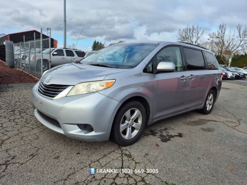 2011 Toyota Sienna LE 7-Passenger Auto Access Seat