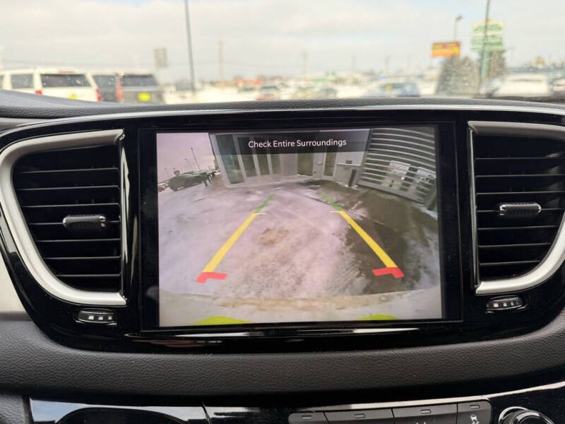 2025 Chrysler Pacifica Select