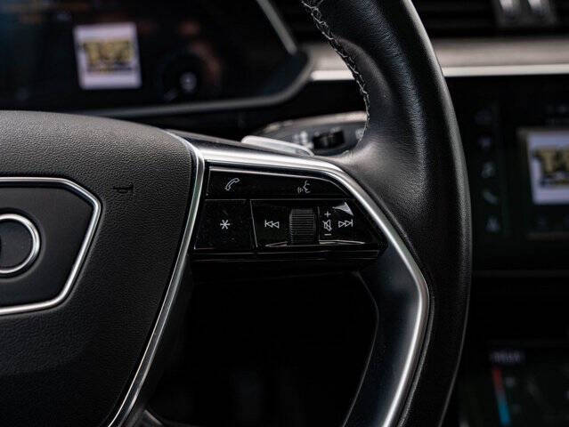 2022 Audi e-tron quattro Premium