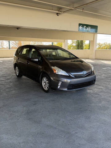 2014 Toyota Prius v Five
