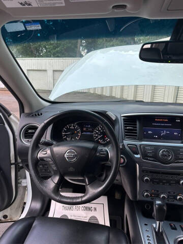 2017 Nissan Pathfinder Platinum