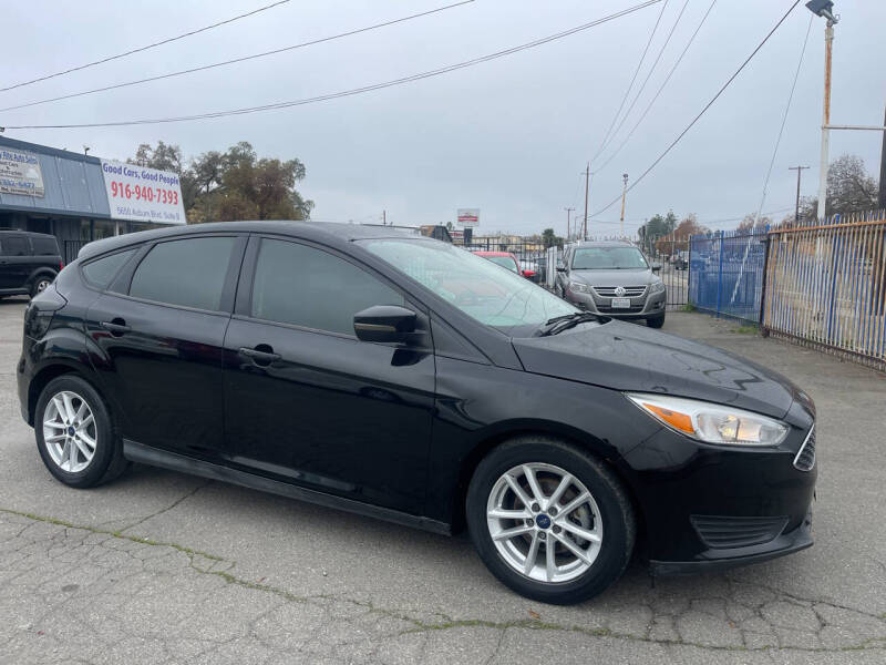 2017 Ford Focus SE's photo