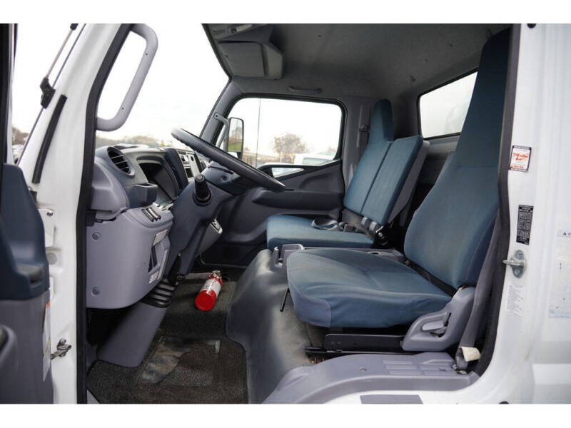 2015 Mitsubishi Fuso FE180