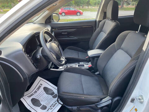 2020 Mitsubishi Outlander ES