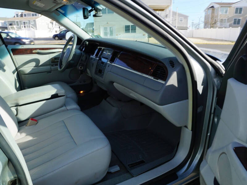 2006 Lincoln Town Car Signature