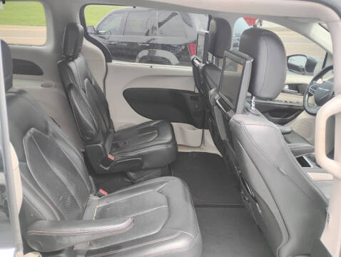 2017 Chrysler Pacifica Touring-L Plus