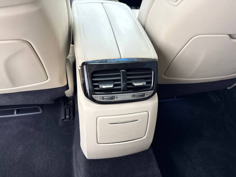 2019 Genesis G90