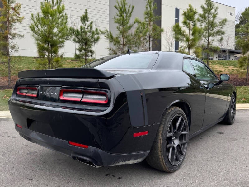 2017 Dodge Challenger 392 HEMI Scat Pack Shaker