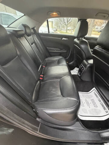 2016 Chrysler 300 Limited