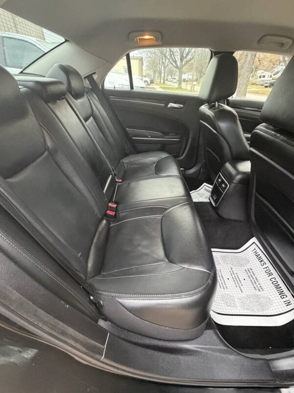 2016 Chrysler 300 Limited