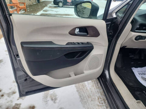 2017 Chrysler Pacifica Touring-L Plus