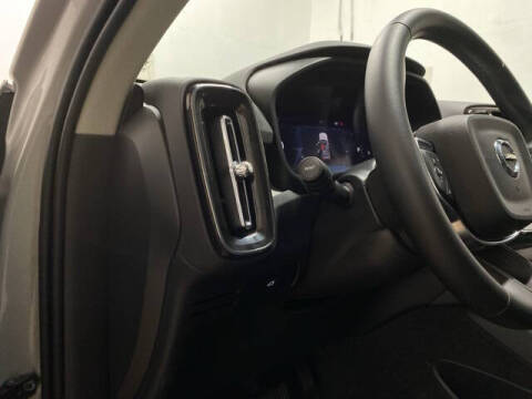 2025 Volvo XC40 B5 Plus Bright Theme