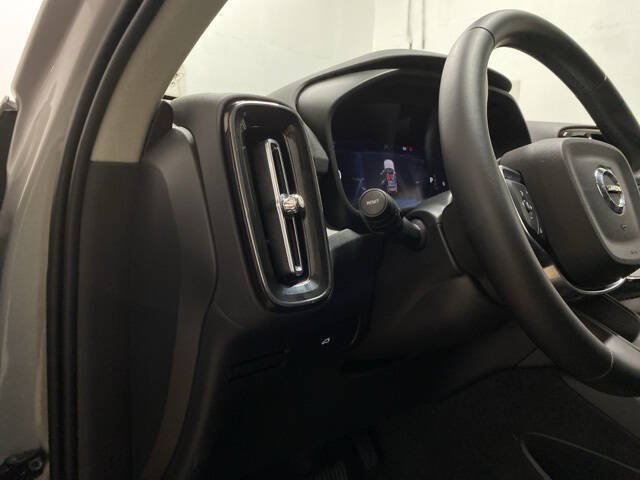 2025 Volvo XC40 B5 Plus Bright Theme