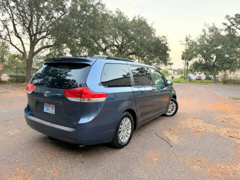 2013 Toyota Sienna XLE 8-Passenger