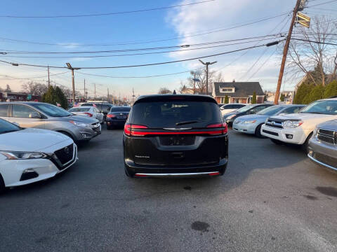 2023 Chrysler Pacifica Touring L