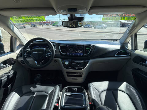 2024 Chrysler Pacifica Touring L