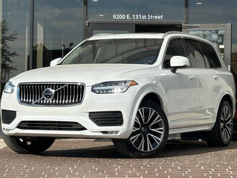 2022 Volvo XC90 T6 Momentum 7-Passenger