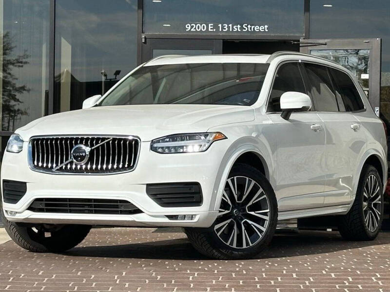 2022 Volvo XC90 T6 Momentum 7-Passenger