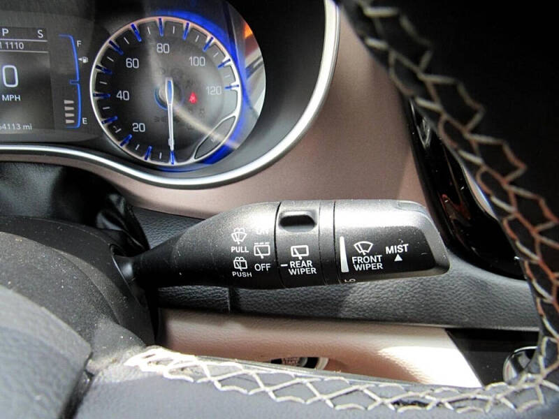 2022 Chrysler Voyager LX