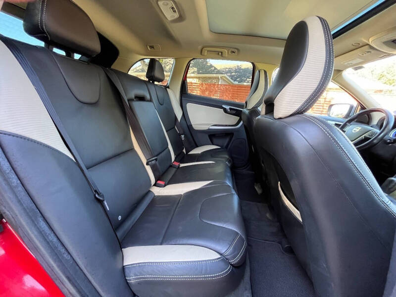 2011 Volvo XC60 T6 R-Design