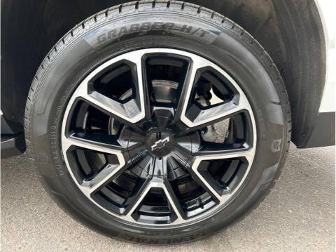 2023 Chevrolet Suburban RST