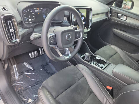 2022 Volvo XC40 T5 R-Design