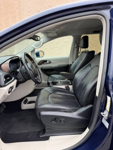 2017 Chrysler Pacifica Touring-L Plus