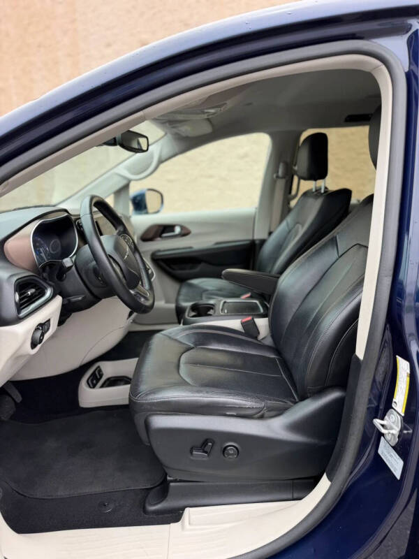 2017 Chrysler Pacifica Touring-L Plus