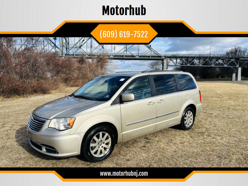 2014 Chrysler Town & Country Touring's photo