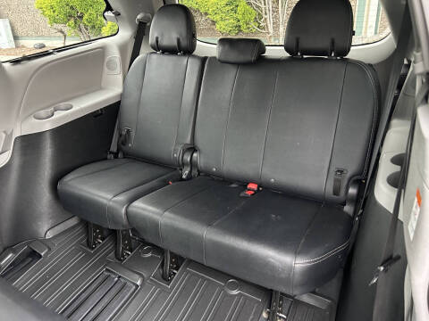 2020 Toyota Sienna SE 8-Passenger