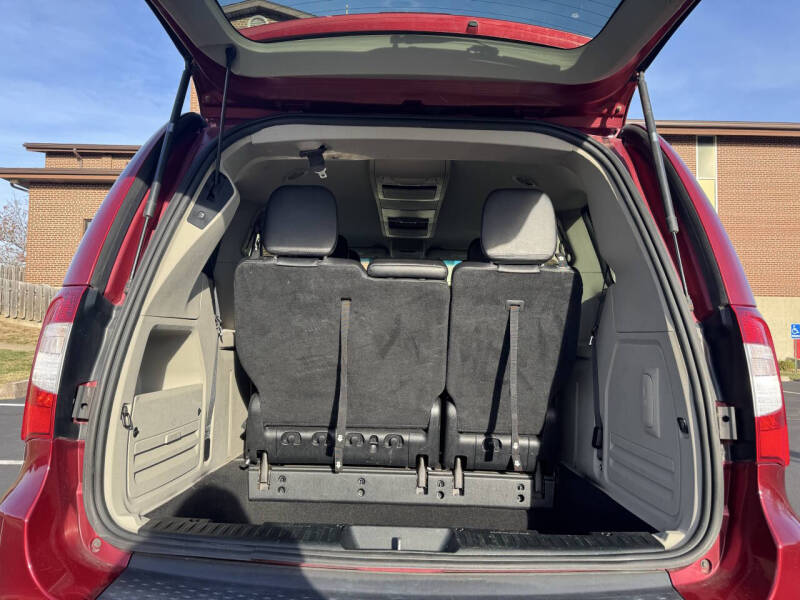 2014 Chrysler Town and Country Touring-L