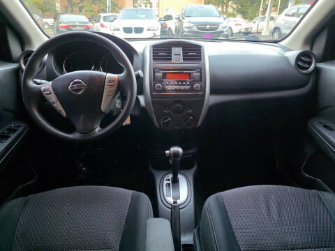 2016 Nissan Versa 1.6 SV