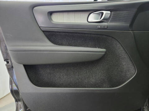 2024 Volvo XC40 B5 Plus Bright Theme