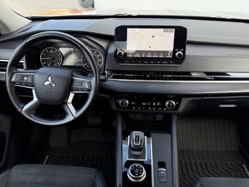 2024 Mitsubishi Outlander SE