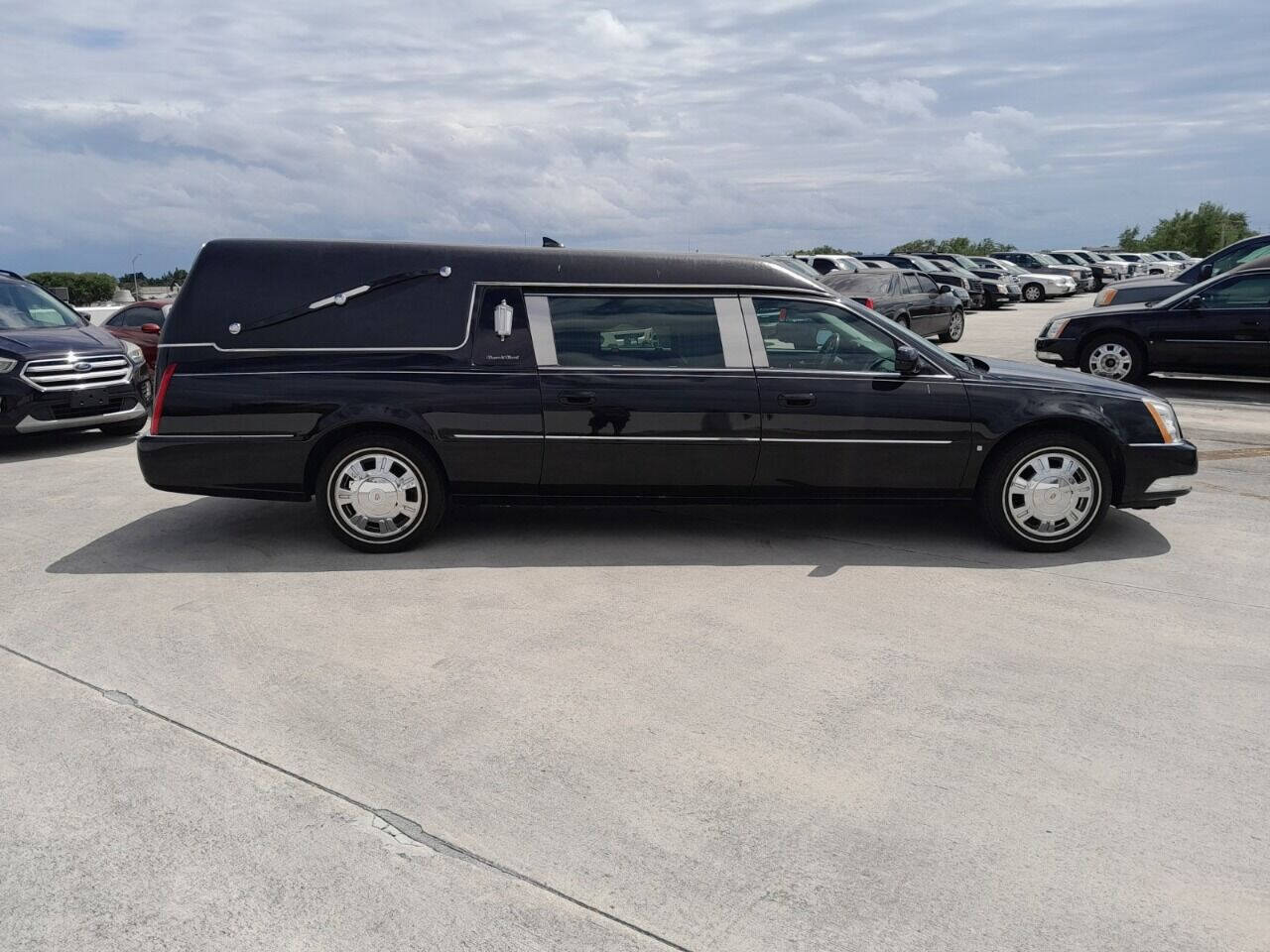 2009 Cadillac DTS Hearse - $21,950