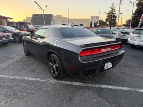 2014 Dodge Challenger SXT
