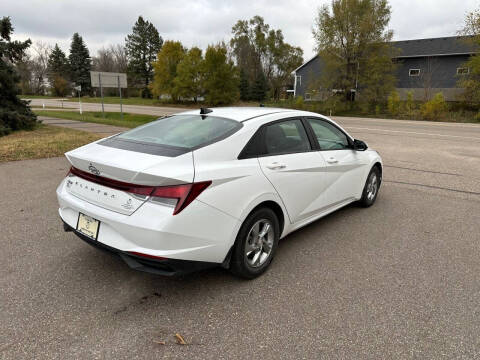 2022 Hyundai Elantra SE