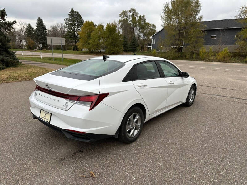 2022 Hyundai Elantra SE