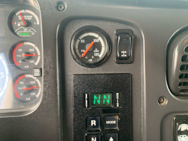 2012 Freightliner M2 106