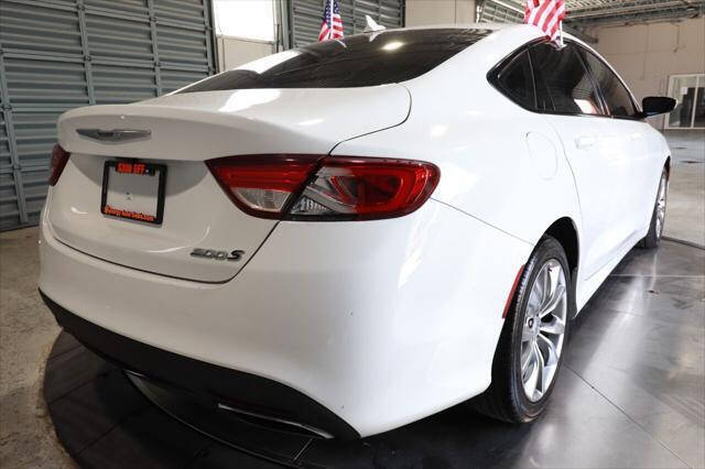 2015 Chrysler 200  - $12,297