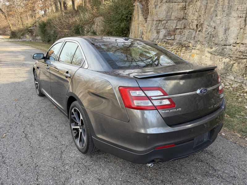 2016 Ford Taurus SHO