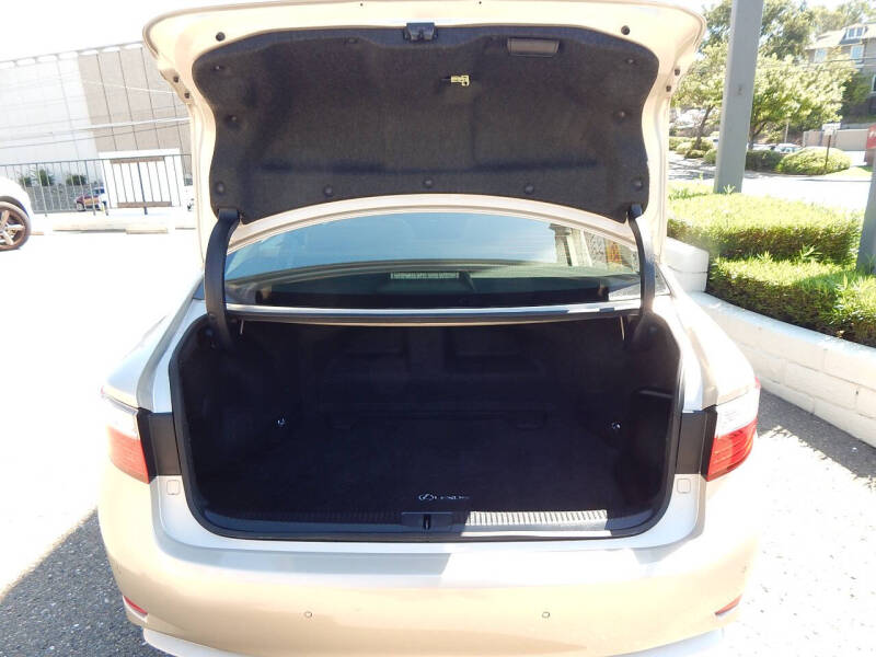 2013 Lexus ES 300h