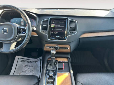 2021 Volvo XC90 T6 Momentum 7-Passenger
