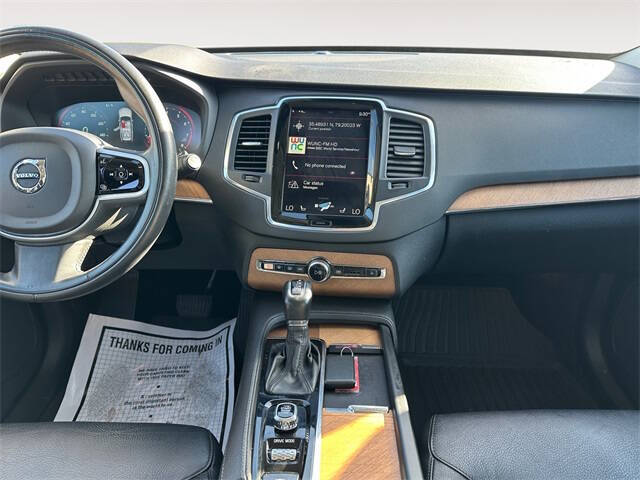 2021 Volvo XC90 T6 Momentum 7-Passenger