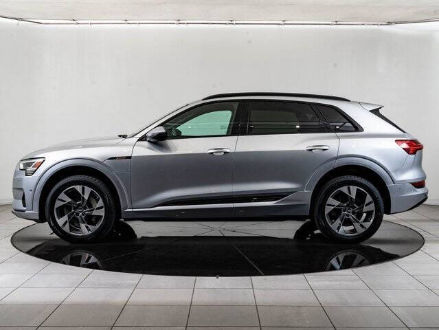 2022 Audi e-tron quattro Premium