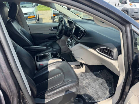 2022 Chrysler Pacifica Touring L