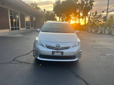 2013 Toyota Prius v Two