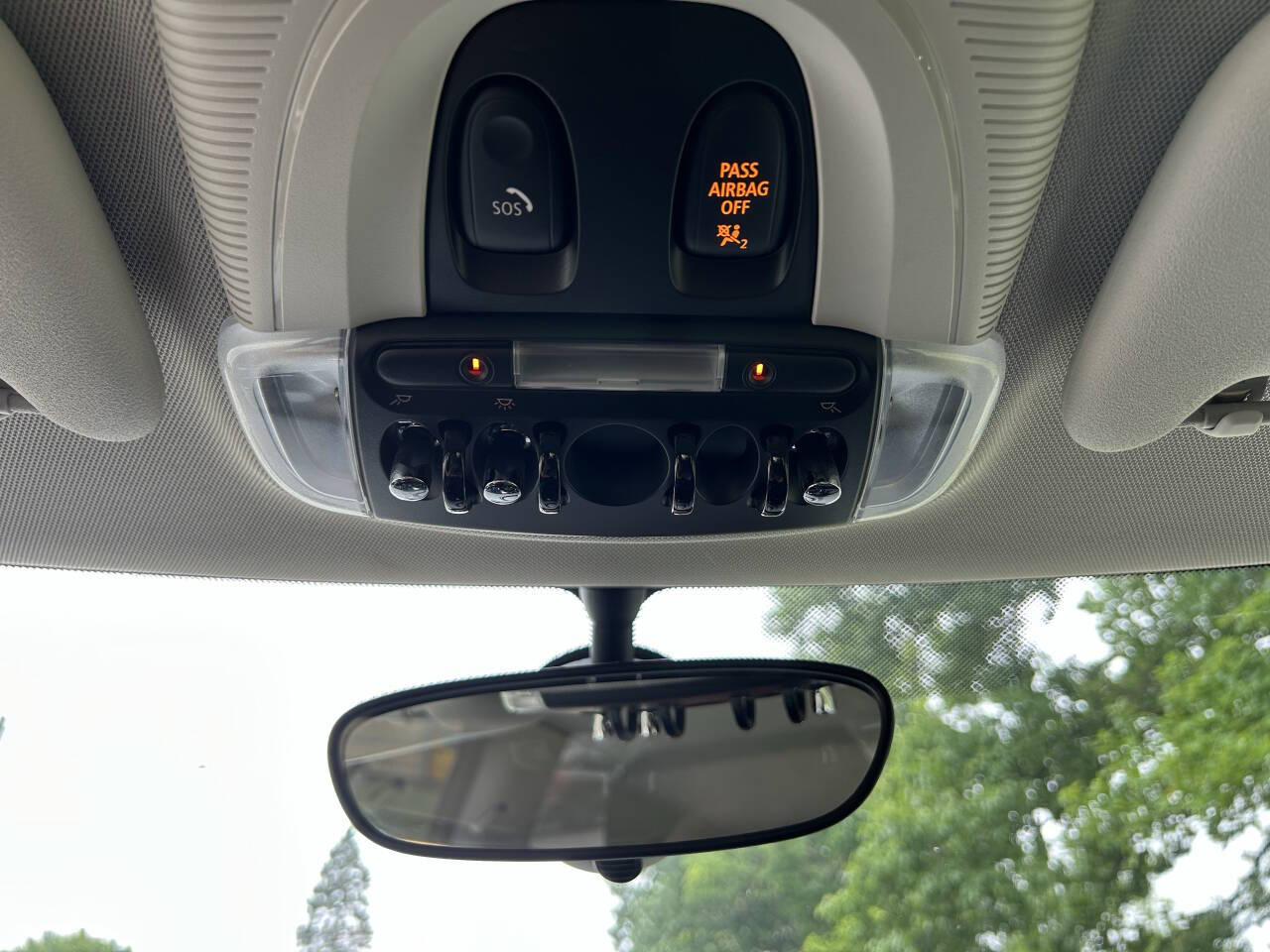 Off white 2019 MINI Hardtop 2 Door Cooper Cooper 2dr Hatchback 24