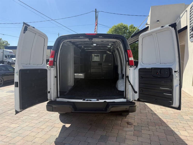 2023 GMC Savana 2500