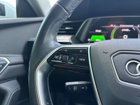 2023 Audi e-tron quattro Premium Plus